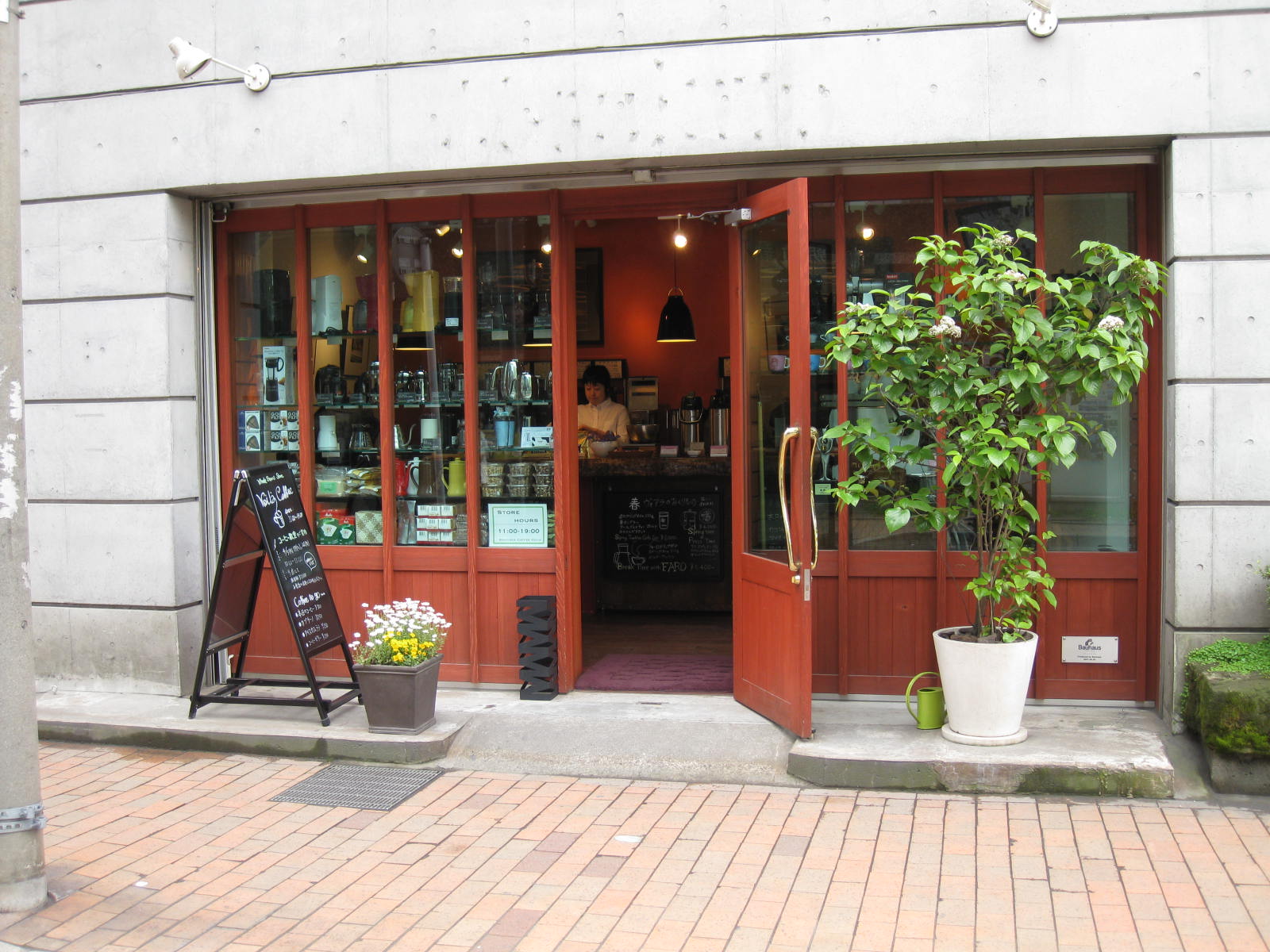 2025年：8月 天文館店 臨時休業日のお知らせ | VOILA COFFEE（ヴォアラ